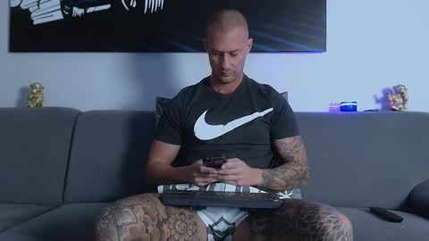 Calvin  online show from 01/05/25, 04:38