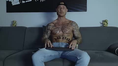 Calvin  online show from 09/12/25, 10:43