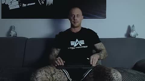 Calvin  online show from 12/02/25, 11:00