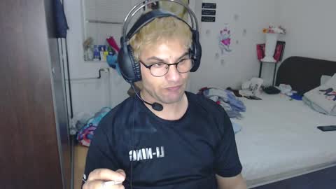 Snapshot of calvinjohnlad chatting on 03/08/25, 07:09 Calvinjohnlad online show from 03/08/25, 07:09