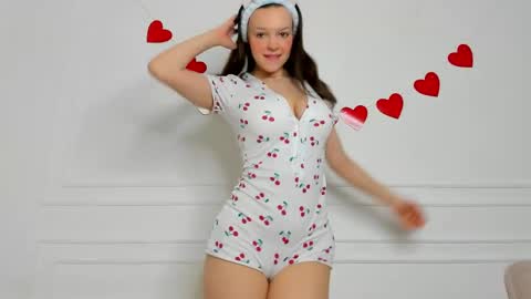 Snapshot of calyra chatting on 03/04/26, 09:32 Callie online show from 03/04/26, 09:32