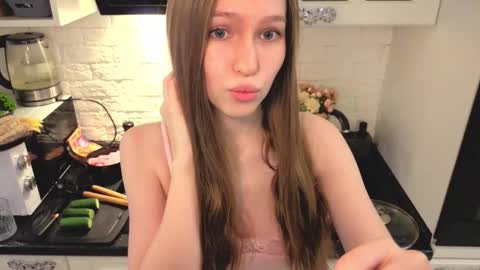 Snapshot of calyra chatting on 03/23/26, 01:09 Callie online show from 03/23/26, 01:09