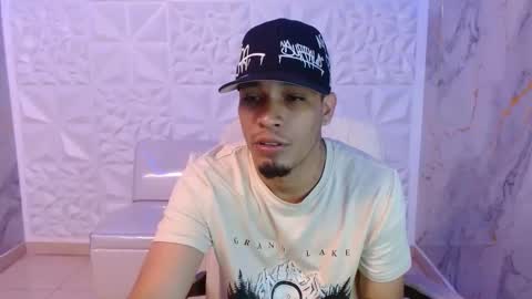 Snapshot of cam_xman chatting on 04/28/26, 02:33 cam_xman online show from 04/28/26, 02:33