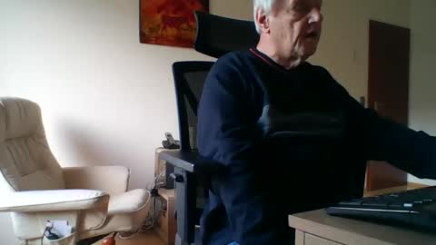 Snapshot of camcologne chatting on 01/08/25, 09:42 camcologne online show from 01/08/25, 09:42