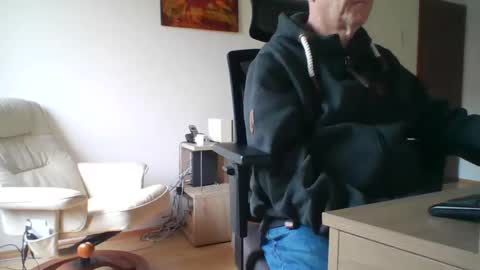 Snapshot of camcologne chatting on 02/07/25, 10:19 camcologne online show from 02/07/25, 10:19