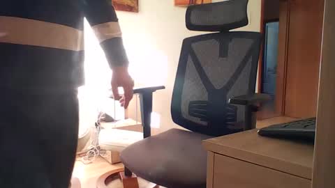 Snapshot of camcologne chatting on 10/01/25, 02:45 camcologne online show from 10/01/25, 02:45