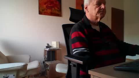 Snapshot of camcologne chatting on 01/07/26, 08:39 camcologne online show from 01/07/26, 08:39