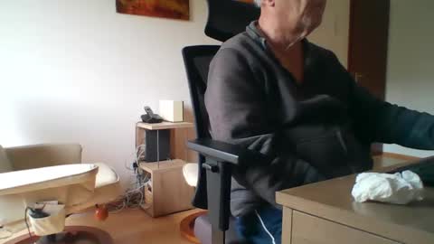 Snapshot of camcologne chatting on 01/13/26, 10:31 camcologne online show from 01/13/26, 10:31
