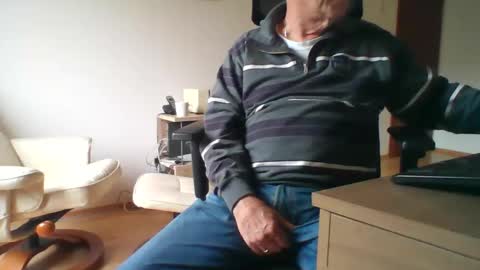Snapshot of camcologne chatting on 01/14/26, 09:48 camcologne online show from 01/14/26, 09:48