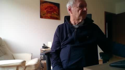 Snapshot of camcologne chatting on 02/13/26, 09:27 camcologne online show from 02/13/26, 09:27