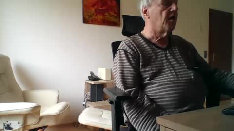 Snapshot of camcologne chatting on 02/24/26, 10:02 camcologne online show from 02/24/26, 10:02