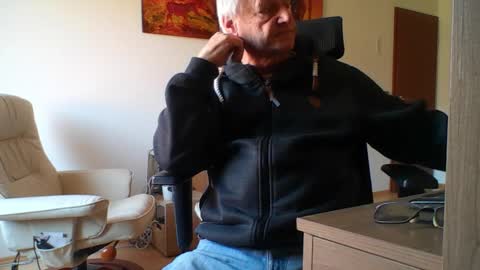 Snapshot of camcologne chatting on 03/18/26, 09:12 camcologne online show from 03/18/26, 09:12