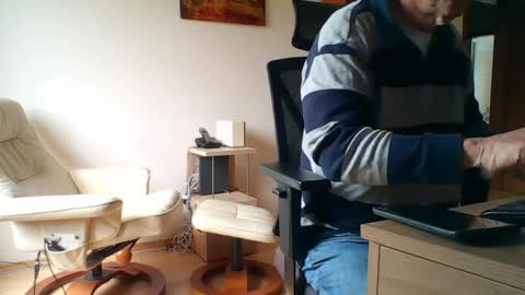 Snapshot of camcologne chatting on 04/12/26, 01:49 camcologne online show from 04/12/26, 01:49
