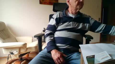 Snapshot of camcologne chatting on 04/13/26, 11:48 camcologne online show from 04/13/26, 11:48