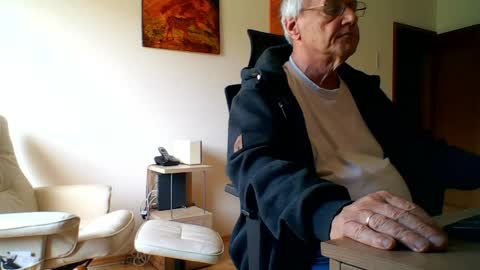 Snapshot of camcologne chatting on 04/25/26, 11:13 camcologne online show from 04/25/26, 11:13