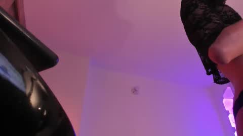 Snapshot of cameron_lyra chatting on 01/19/26, 01:42 Cameron online show from 01/19/26, 01:42