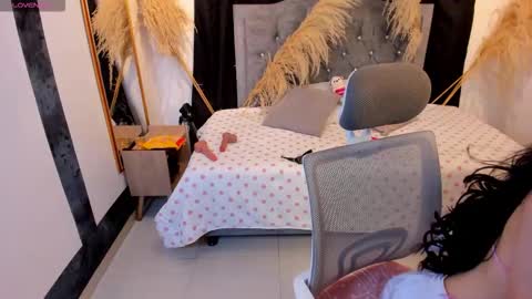 Snapshot of camicute_ chatting on 12/23/25, 01:36 online show from 12/23/25, 01:36