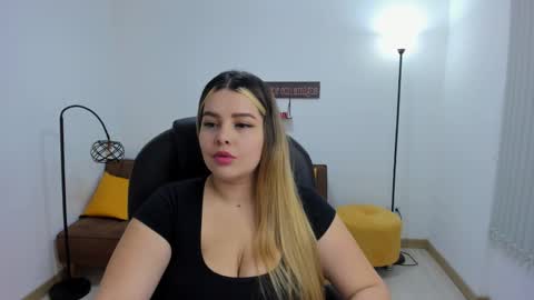 Camila online show from 02/10/25, 04:19