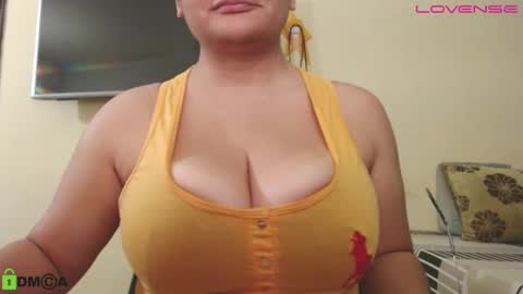 Camila  online show from 10/03/25, 04:37