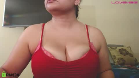 Snapshot of camiilahotxxx chatting on 01/06/26, 12:03 Camila online show from 01/06/26, 12:03