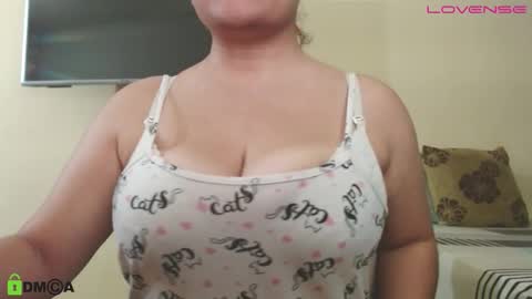 Snapshot of camiilahotxxx chatting on 02/20/26, 12:40 Camila online show from 02/20/26, 12:40