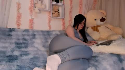Snapshot of camiilalopee chatting on 04/21/26, 01:42 Camii Lopez online show from 04/21/26, 01:42