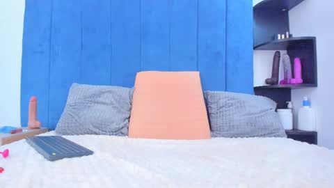 Camila online show from 03/11/25, 04:18