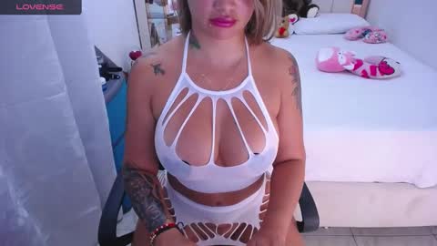 Snapshot of camila__palmer chatting on 02/03/25, 03:27 online show from 02/03/25, 03:27