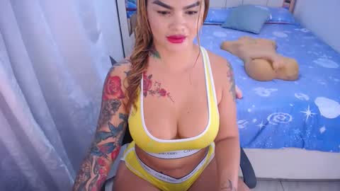 Snapshot of camila__palmer chatting on 10/17/25, 07:55 online show from 10/17/25, 07:55