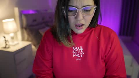 Snapshot of camila_buitrago chatting on 12/02/24, 10:34 Camila buitrago online show from 12/02/24, 10:34