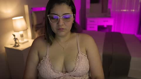 Snapshot of camila_buitrago chatting on 12/08/24, 10:03 Camila buitrago online show from 12/08/24, 10:03