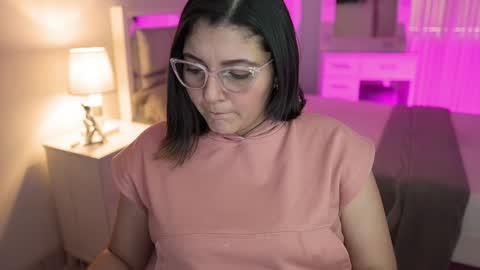 Snapshot of camila_buitrago chatting on 12/18/24, 10:02 Camila buitrago online show from 12/18/24, 10:02