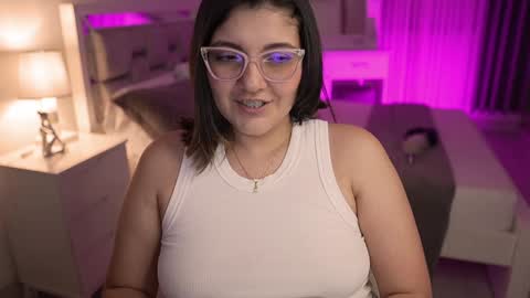 Snapshot of camila_buitrago chatting on 12/20/24, 04:31 Camila buitrago online show from 12/20/24, 04:31