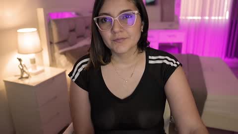 Snapshot of camila_buitrago chatting on 12/25/24, 09:00 Camila buitrago online show from 12/25/24, 09:00