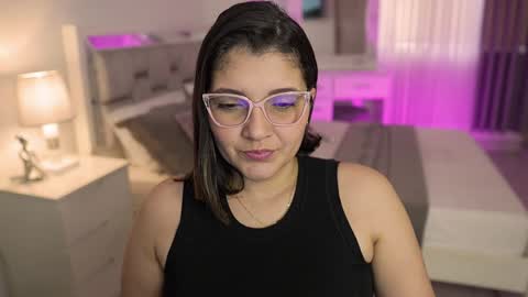 Snapshot of camila_buitrago chatting on 12/29/24, 04:40 Camila buitrago online show from 12/29/24, 04:40