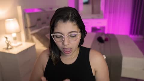 Snapshot of camila_buitrago chatting on 12/30/24, 01:48 Camila buitrago online show from 12/30/24, 01:48