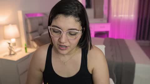 Snapshot of camila_buitrago chatting on 01/01/25, 08:58 Camila buitrago online show from 01/01/25, 08:58