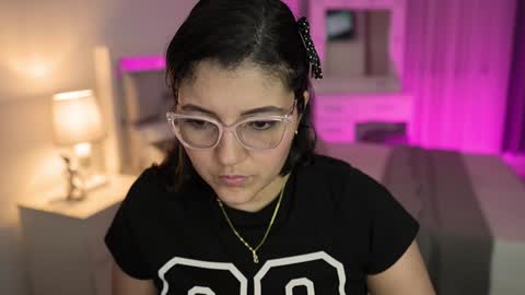 Snapshot of camila_buitrago chatting on 01/12/25, 04:10 Camila buitrago online show from 01/12/25, 04:10