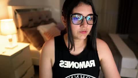 Snapshot of camila_buitrago chatting on 09/15/25, 10:32 Camila buitrago online show from 09/15/25, 10:32