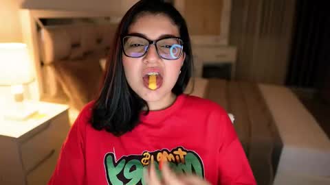 Snapshot of camila_buitrago chatting on 11/16/25, 12:38 Camila buitrago online show from 11/16/25, 12:38