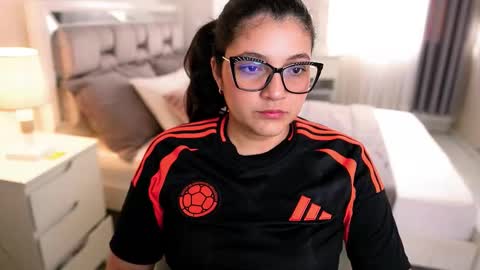 Snapshot of camila_buitrago chatting on 11/16/25, 02:44 Camila buitrago online show from 11/16/25, 02:44