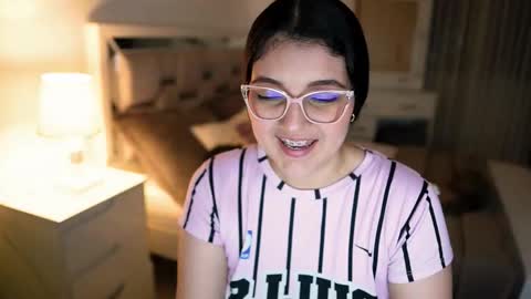 Snapshot of camila_buitrago chatting on 11/23/25, 12:21 Camila buitrago online show from 11/23/25, 12:21