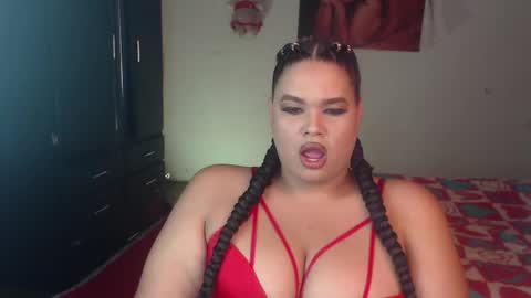 Snapshot of camila_fuenmayor chatting on 10/16/25, 04:35   online show from 10/16/25, 04:35