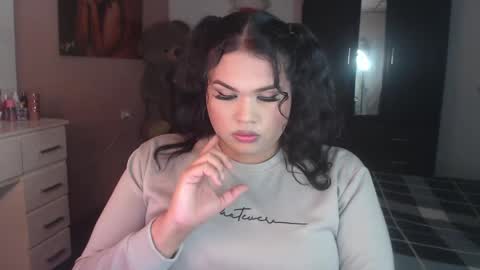 Snapshot of camila_fuenmayor chatting on 03/17/26, 05:00 online show from 03/17/26, 05:00