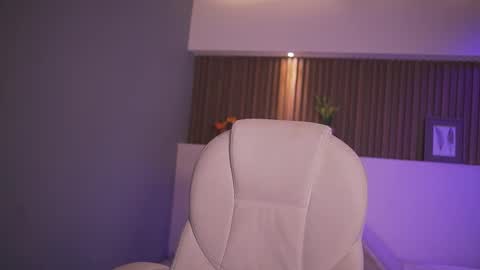 camila_martinez9 online show from 11/14/25, 11:42