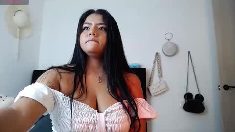 camila_torresss online show from 11/12/25, 07:57