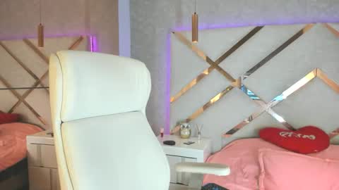 camila online show from 04/15/26, 10:43