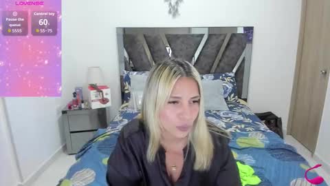 Snapshot of camilabliss chatting on 11/17/25, 08:03 Camila online show from 11/17/25, 08:03