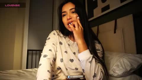 Snapshot of camilagomezz chatting on 01/21/25, 10:08 Camila online show from 01/21/25, 10:08