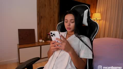 Snapshot of camilagomezz chatting on 10/16/25, 02:12 Camila online show from 10/16/25, 02:12